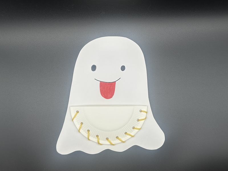 ペンで顔を描く